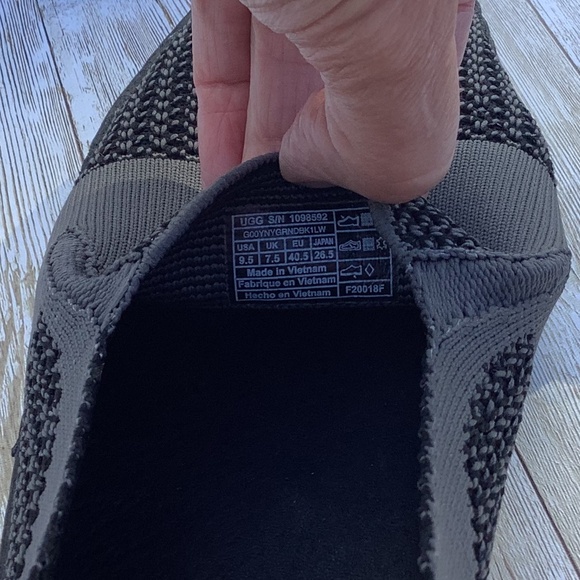 UGG Women's Sammy Slip On Black Gray Knit Hyper Weave Casual Sneakers Size 9.5 - Picture 10 of 13